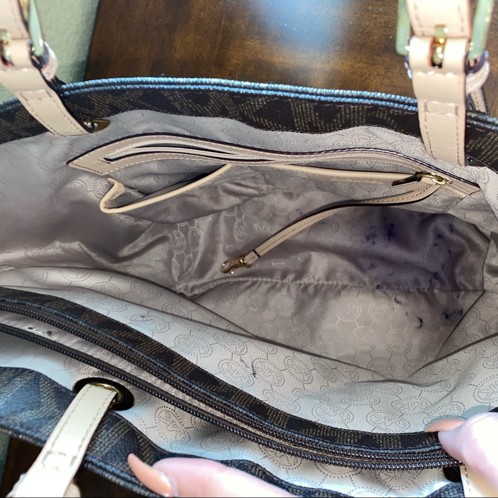 Authentic Michael Kors Purse - image 5